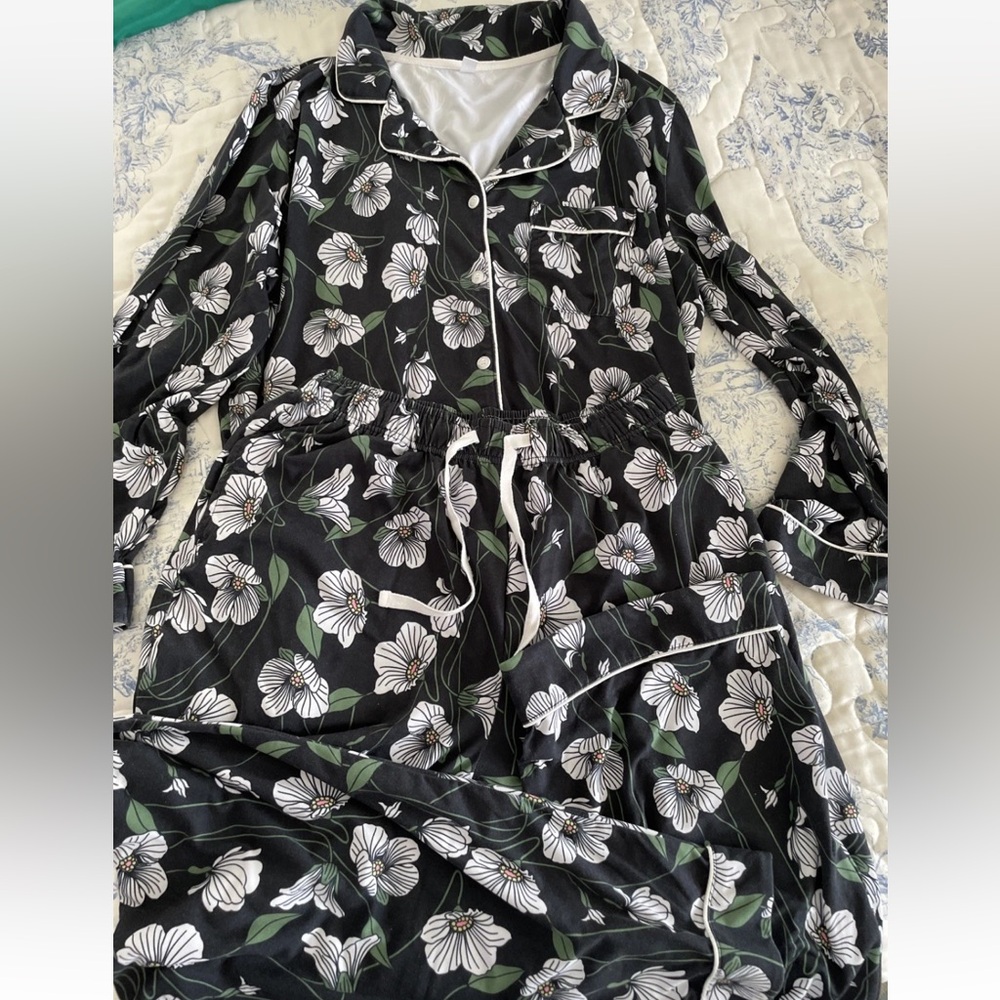 Women's Floral Pajama Set, SZ LG Black Multicolor Soft LS & Elastic Pants nwot